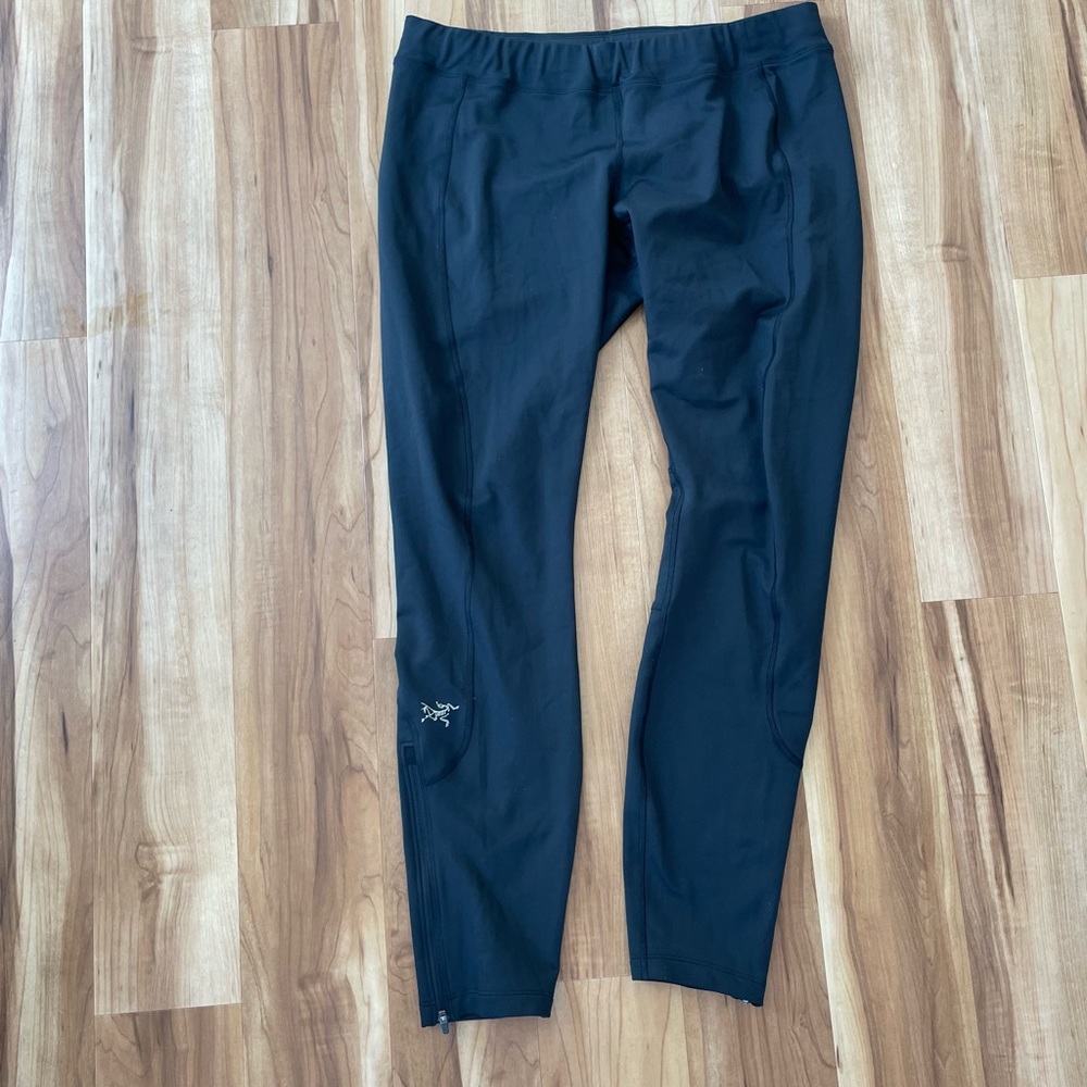 Black Arcteryx leggings size L